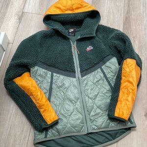 Nike Men’s Heritage Essentials Fleece Paneled Zip-up Jacket